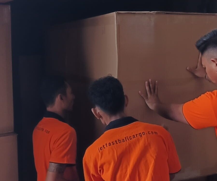 Door-to-door shipping Bali to Darwin